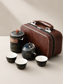 Black leather case: pot, 3 cups, caddy
