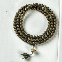 Green Sandalwood 8 mm · 108 beads