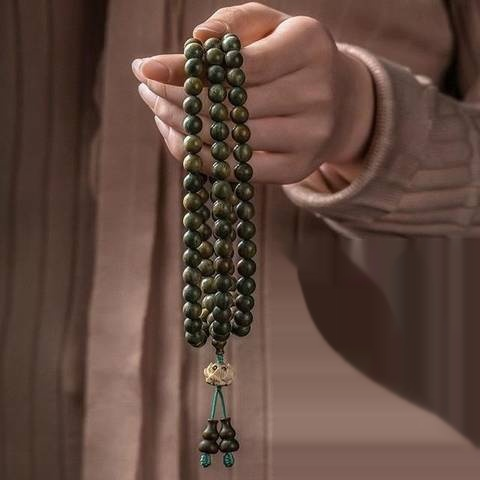 Green Sandalwood Bead Bracelet